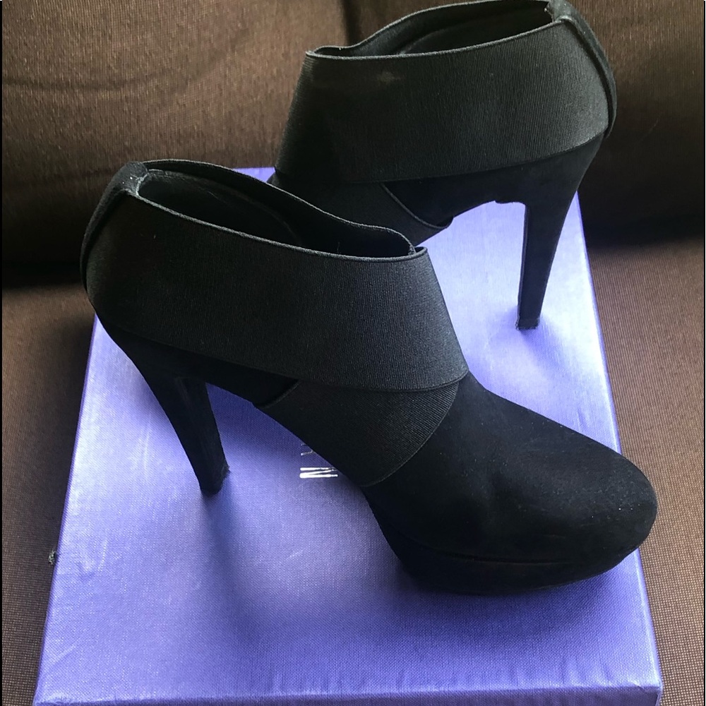 Stuart Weizmann New Black Suede Booties